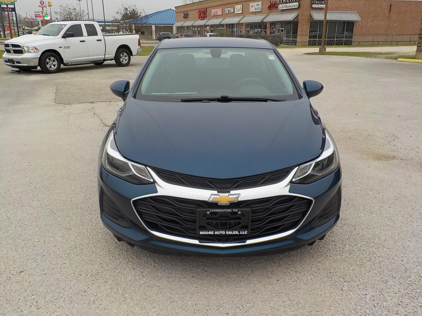 2019 Blue /Gray Chevrolet Cruze LT (1G1BE5SMXK7) , Automatic transmission, located at 1617 W Church Street, Livingston, TX, 77351, (936) 327-3600, 30.710995, -94.951157 - NICE!! If you need an economical ride to commute in look no further!! - Photo#2